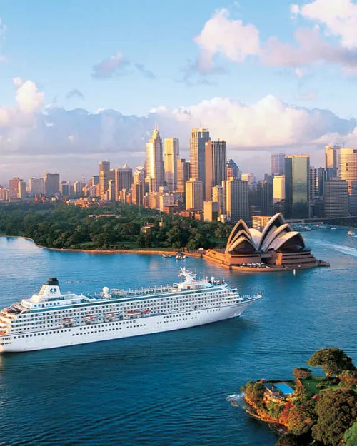 Cruise ship sailing into Sydney Harbour